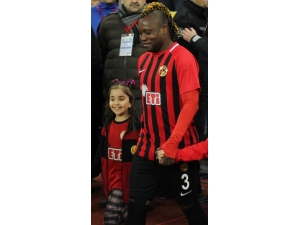 Sissokko 2 Hafta Sahalardan Uzak Kalacak