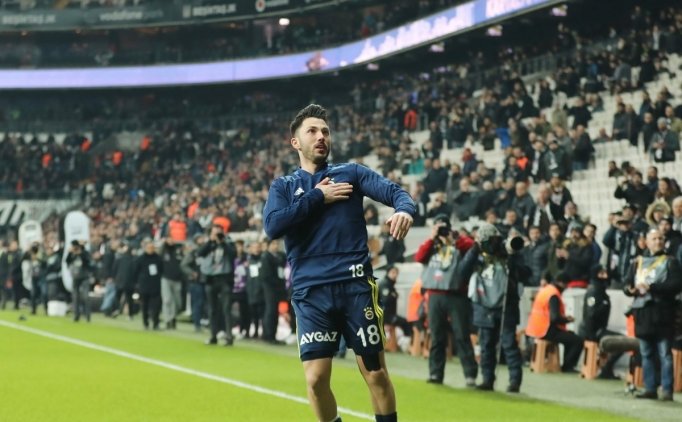 Beşiktaş Taraftarından Tolgay Arslan'a 'dürüm'lü Protesto