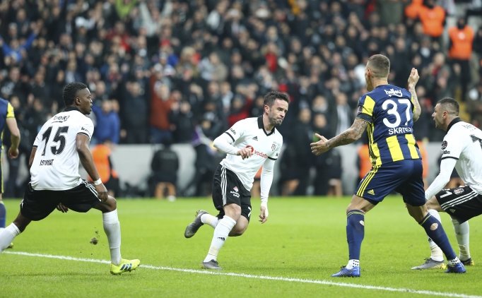 Fenerbahçe'den Gökhan Gönül'lü Paylaşım!