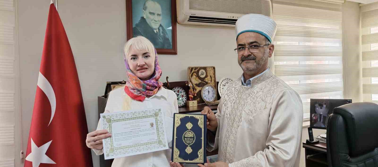 rus-kadin-musluman-oldu-kendi-kalbimle-icten-islamiyet-i-kabul-etmeyi-sectim