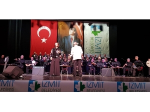 İzmit’te Türk Halk Müziği Konserine Büyük İlgi