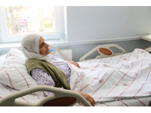 83 Yaşındaki Nazmiye Nine Şifayı Develi Hatice Muammer Kocatürk Devlet Hastanesi’nde Buldu