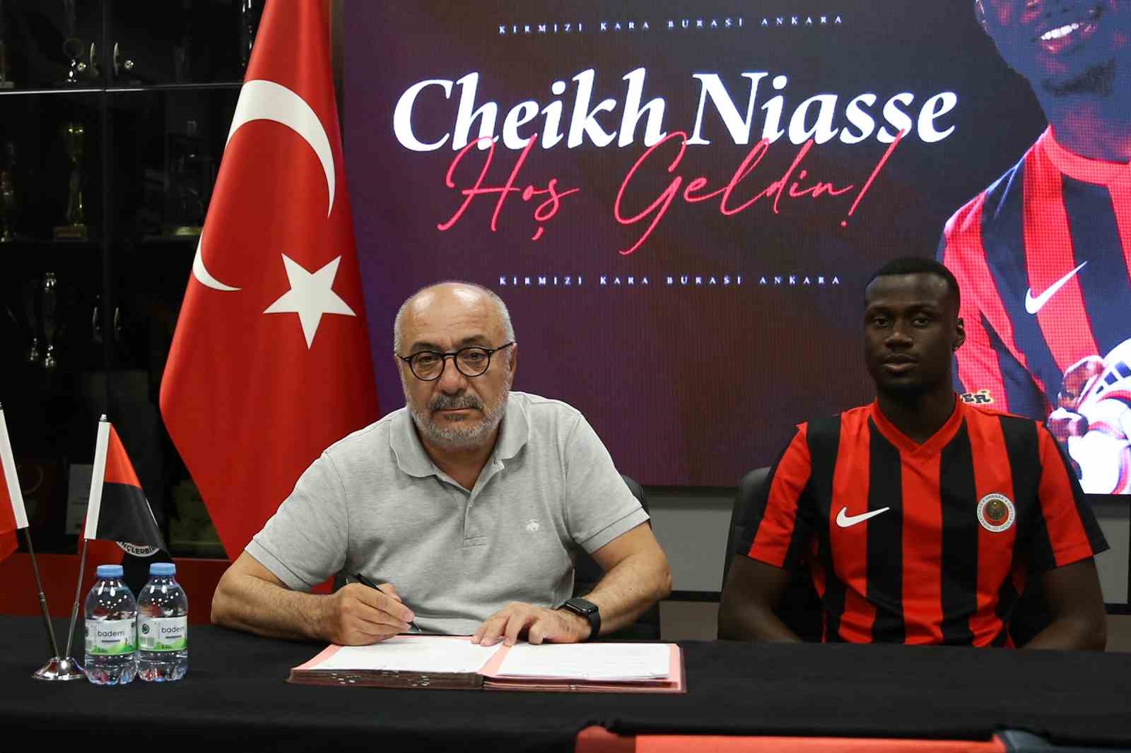genclerbirligi-cheikh-niasse-yi-kadrosuna-katti