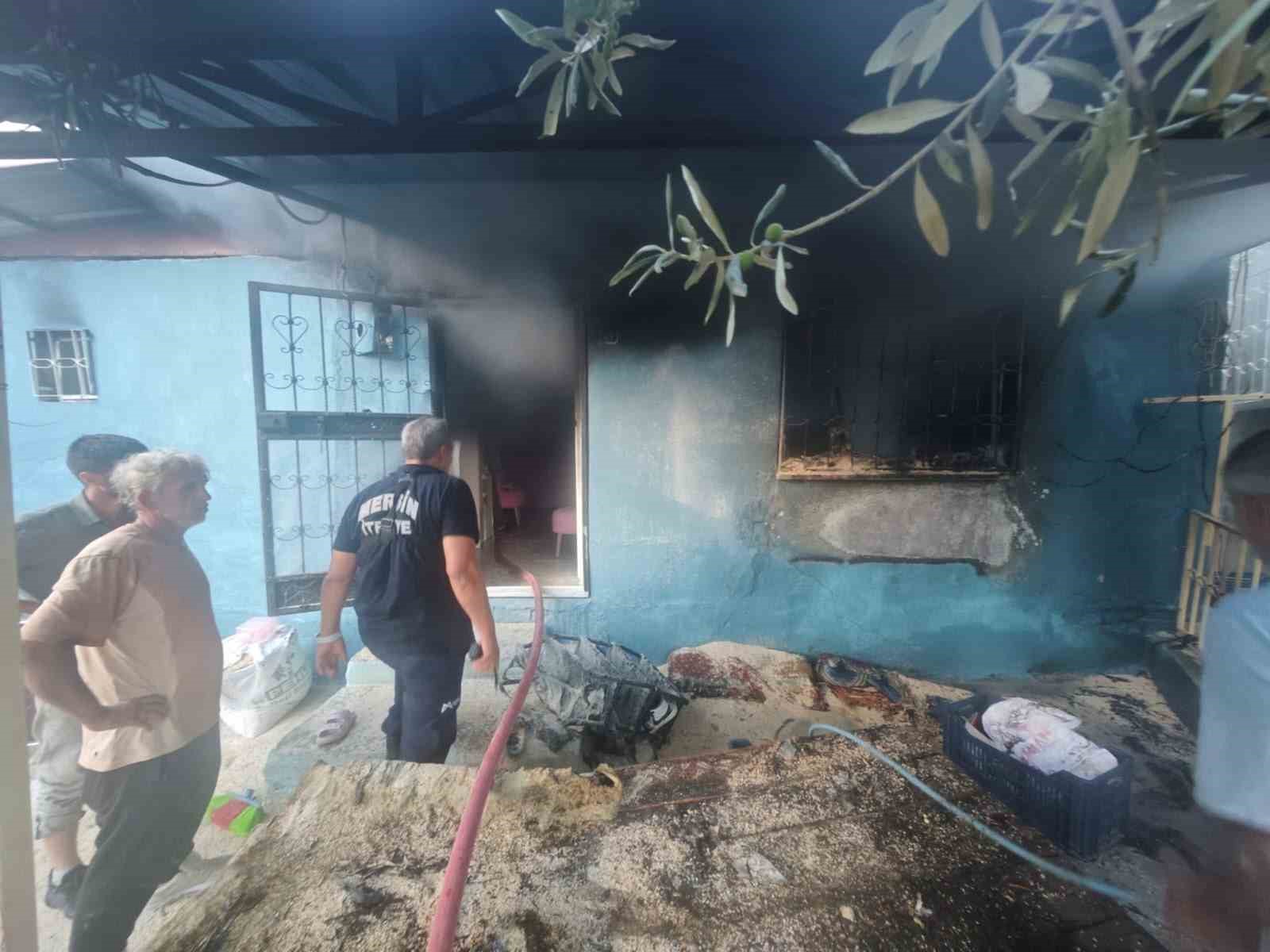 mersin-de-evde-cikan-yangin-korkuttu