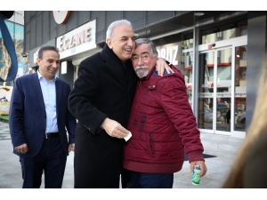 Başkan Adayı Yıldırım, İstiklal Mahallesi’nde Esnafı Ziyaret Etti