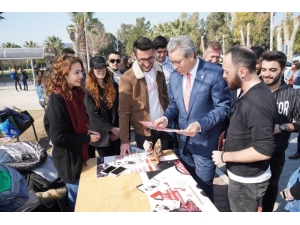 Ege Üniversitesi, 73 Öğrenci Topluluğu İle Dikkat Çekiyor