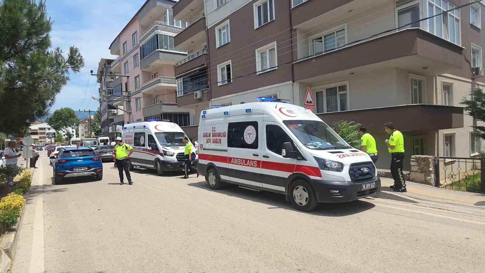 otomobil-apartman-bahcesine-uctu-faciadan-donuldu