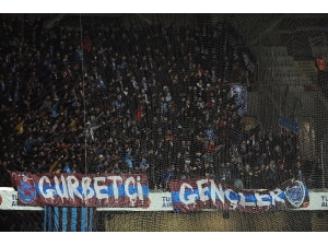 Trabzonspor Taraftarı Takımını Yalnız Bırakmadı
