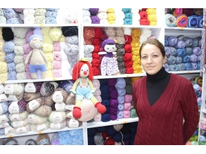 Boş Zamanlarını Üreterek Değerlendiriyor