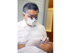 Aralıklı Dişlere Bonding İle Son Veriliyor