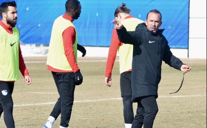 Mehmet Özdilek: "hakemler Gördüklerini Çalmıyor"