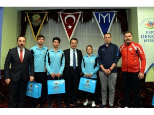 Vali Şentürk, Başarılı Sporcuları Ödüllendirdi