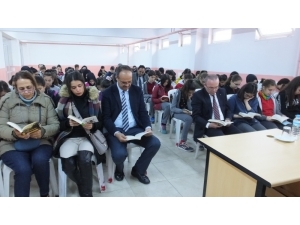 Balıkesir’de Öğrenciler Önce Kitap Okudu, Sonra Ağaç Dikti