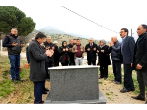 Manisa’da Mahalle Muhtarından Şehitler İçin Anıt