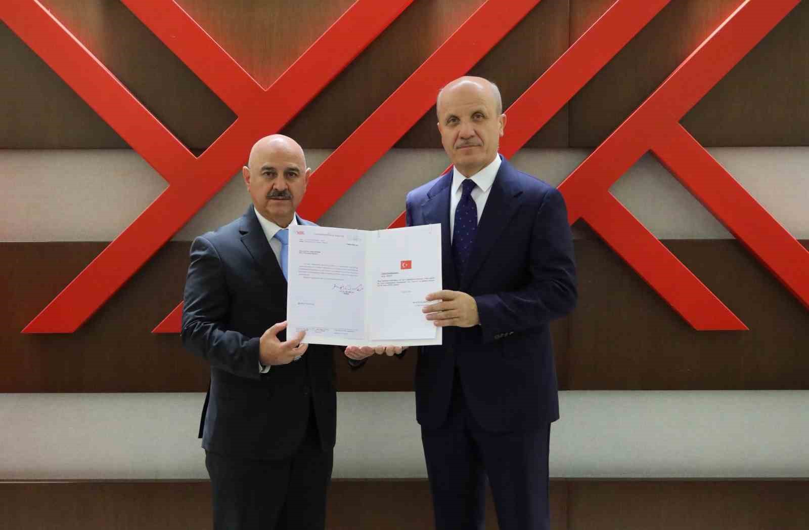 duzce-universitesi-rektoru-sozbir-mazbatasini-aldi