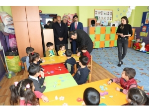 Vali Öksüz, Okullarda İncelemelerde Bulundu