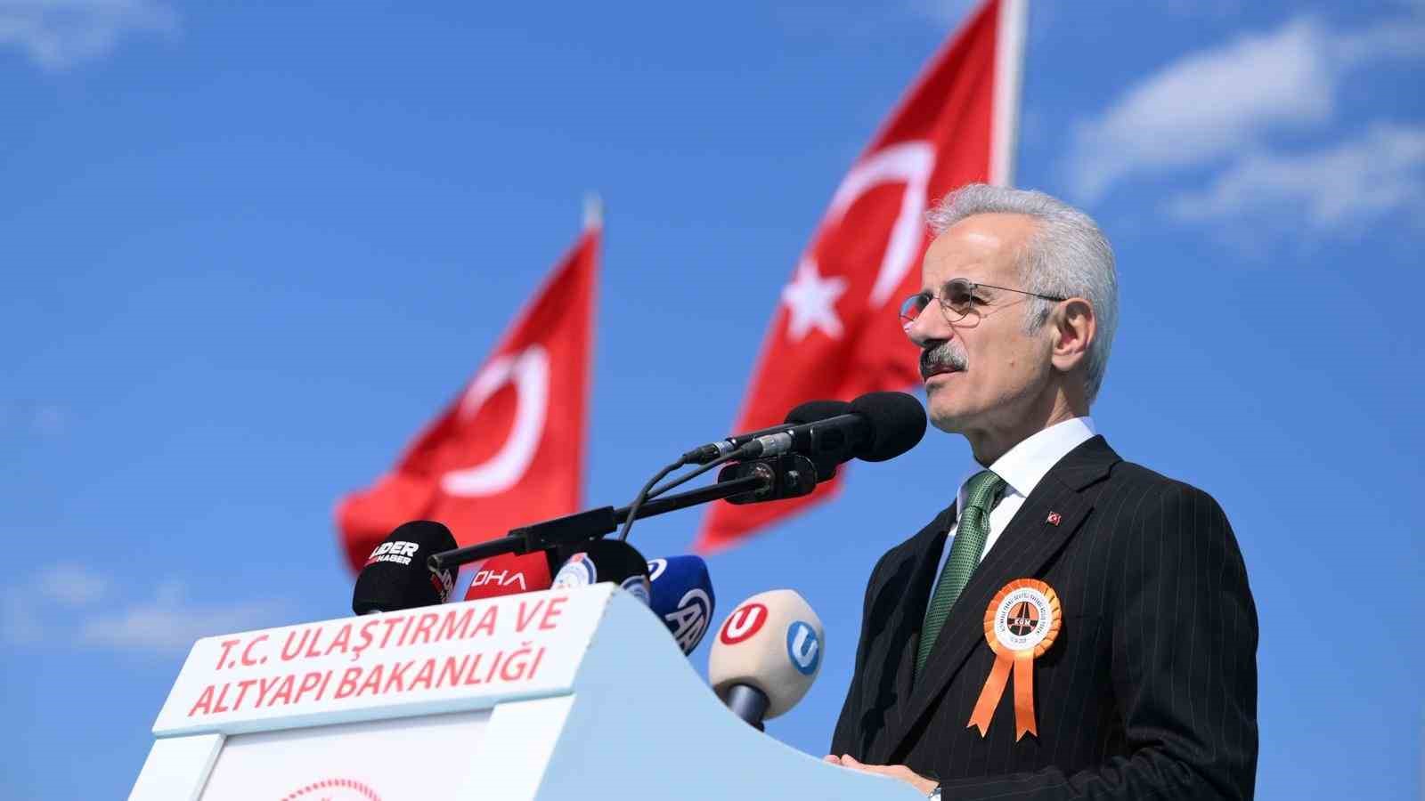 bakan-uraloglu-antalya-alanya-otoyolu-nun-tamamlanmasiyla-mevcut-guzergahta-2-5-saat-suren-seyahat-suresi-36-dakikaya-dusecek