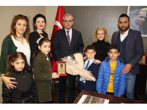 Minik Öğrencilerden Demirkol’a Teşekkür