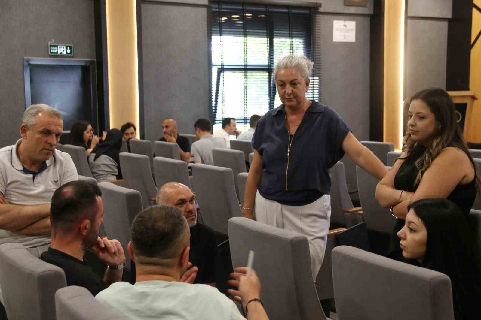 kutahya-osb-akademi-de-mavi-yaka-calisan-yonetimi-egitimi-duzenlendi