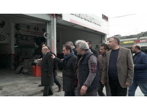 Ak Partili Başkan Adayı, Arızalı Aracı İtti