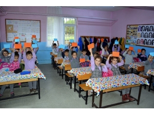 Sakaryalı Minikler, Kırşehir’deki Yaşıtlarıyla Mektup Arkadaşı Oldu