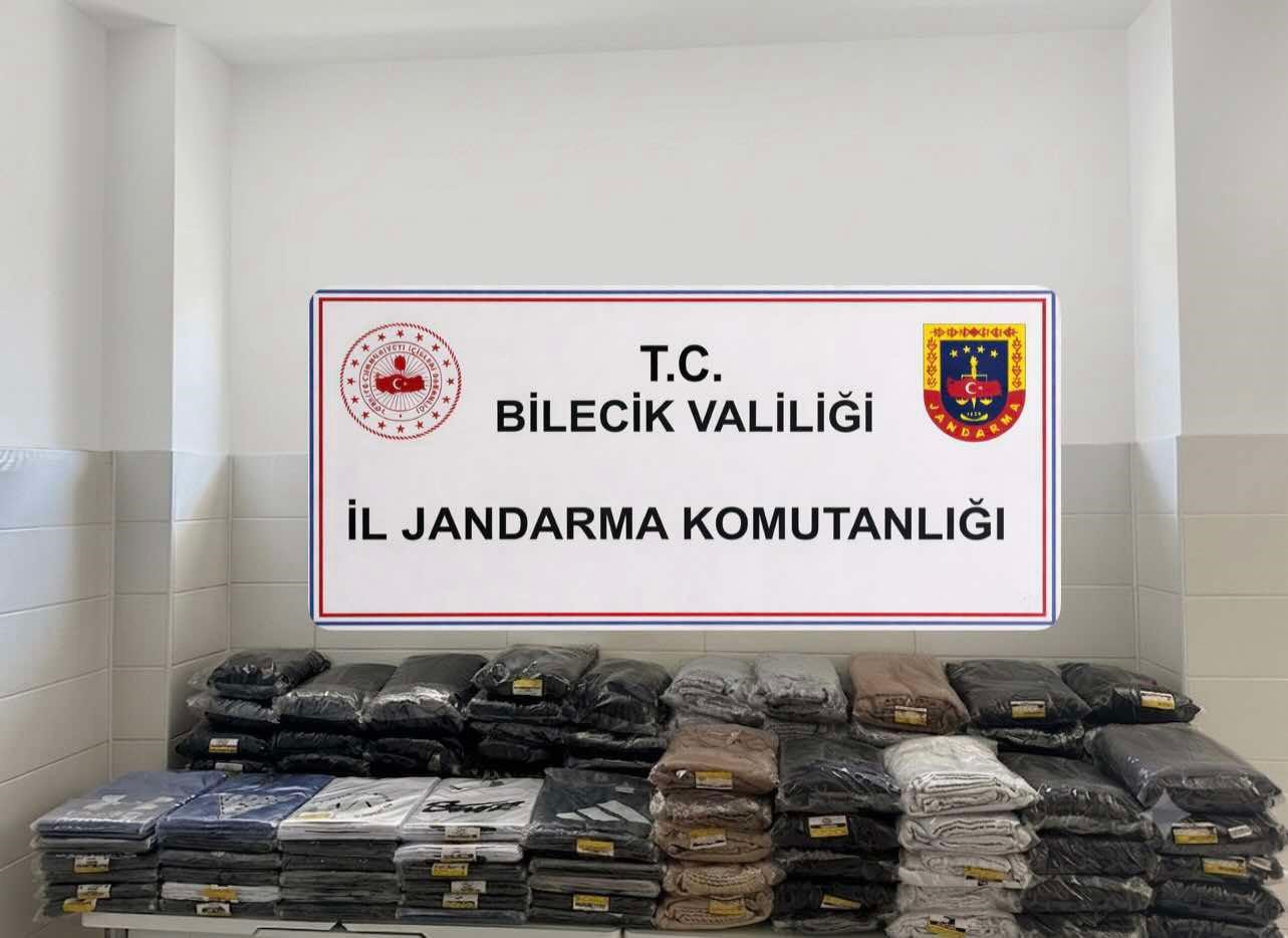 yolcu-otobusunde-750-bin-liralik-kacak-giyim-ele-gecirildi