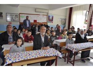 Dedeler Ve Nineler Öğrencilik Yıllarını Torunlarıyla Yaşadı