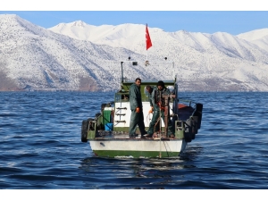 Soğuk Havalarla Birlikte Van Gölü Nefes Aldı