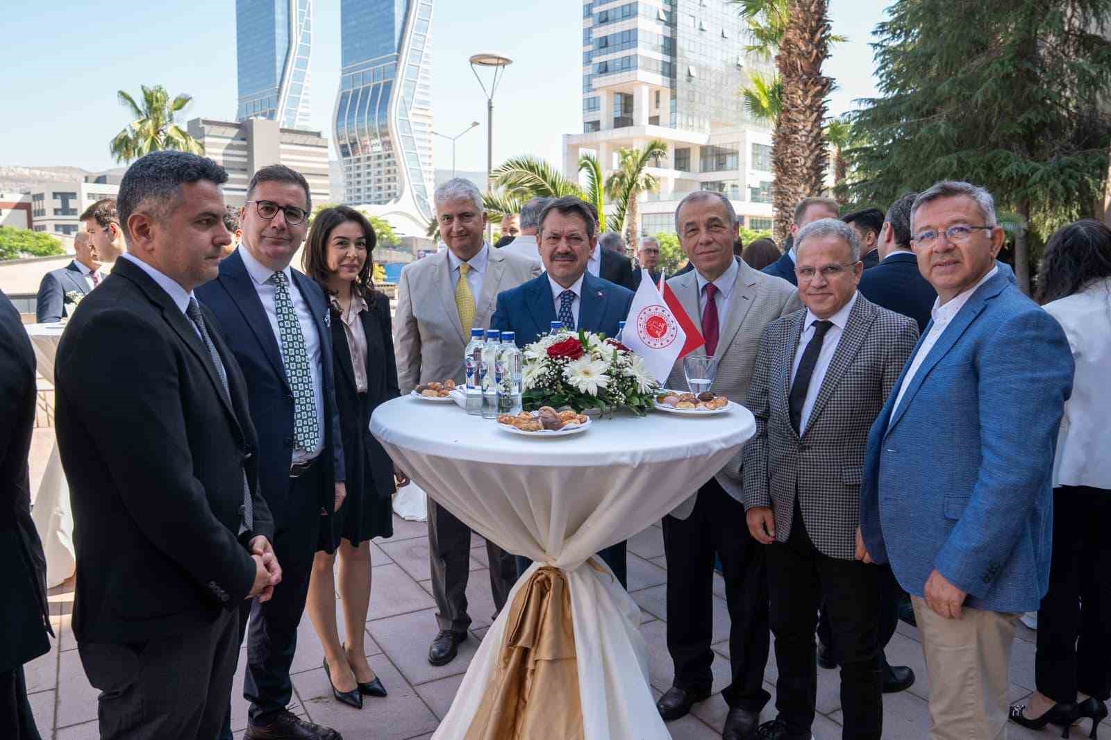 izmir-adliyesi-nde-geleneksel-bayramlasma-toreni