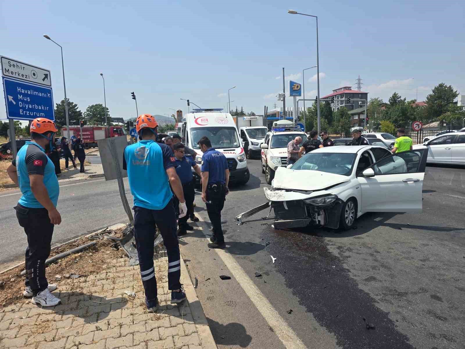 bingol-de-trafik-kazasi-3-yarali