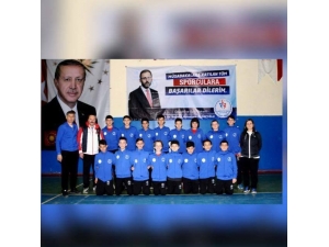 Kayseri Hentbol Takımı Analig Çeyrek Final Müsabakası İçin Yola Çıktı