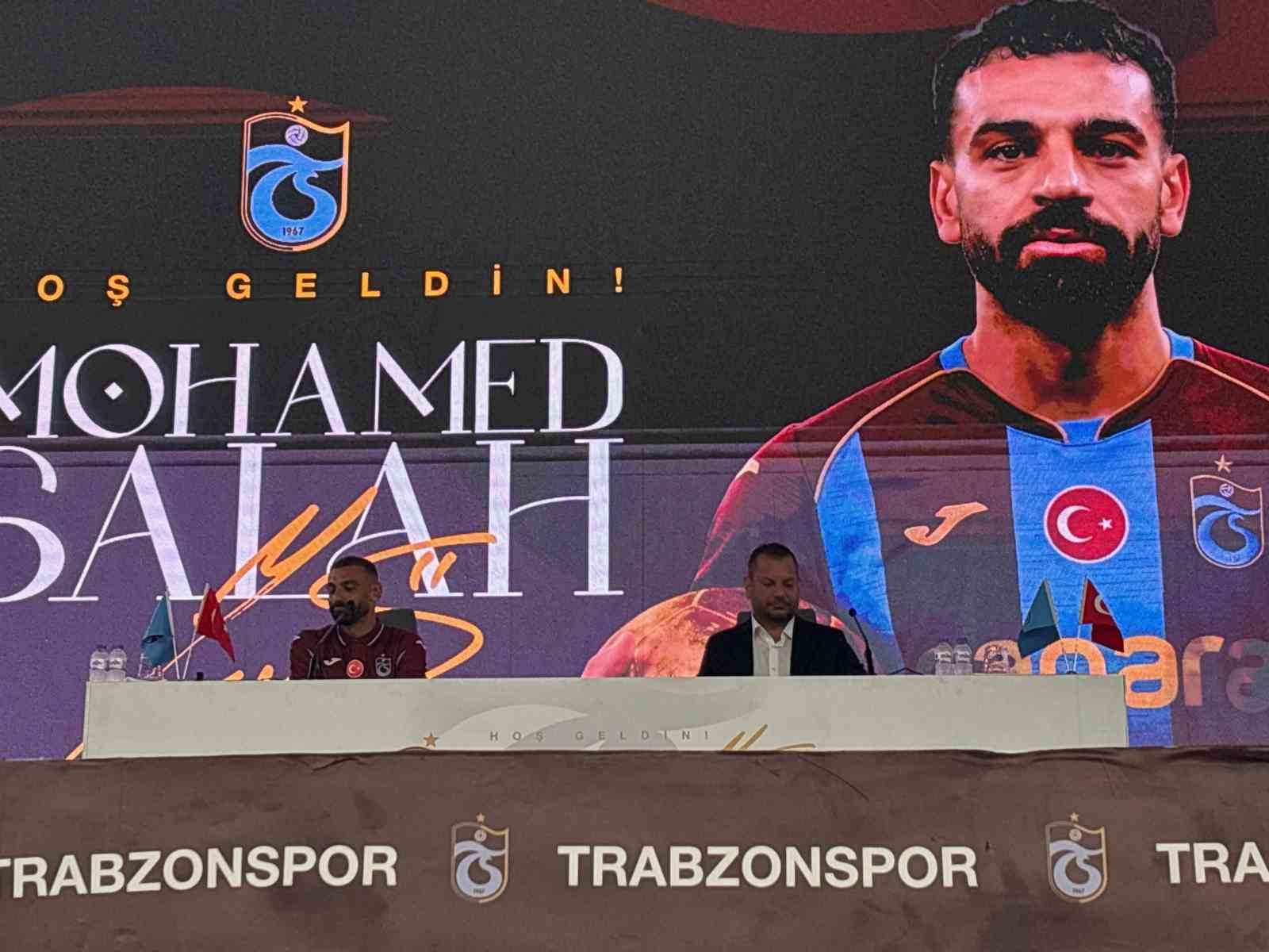 trabzonspor-da-salah-yaklasik-30-bin-taraftar-onunde-imza-atti