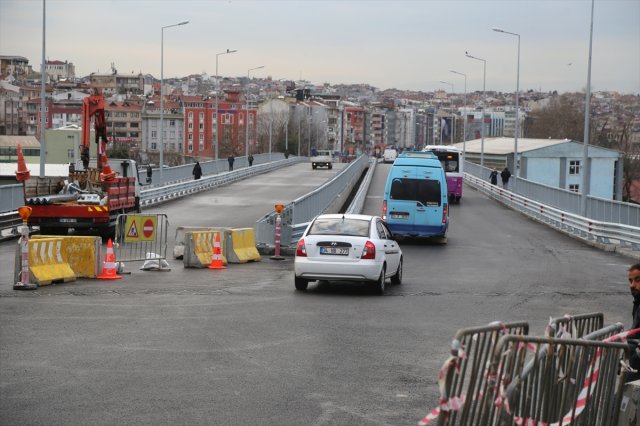 Haydarpaşa Köprüsü'nün Bir Bölümü Yaya Ve Araç Trafiğine Açıldı