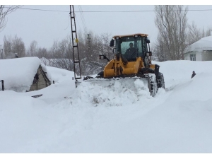 Elazığ’da Karla Kapanan 70 Köy Yolu Açıldı, 68’inde Çalışma Sürüyor