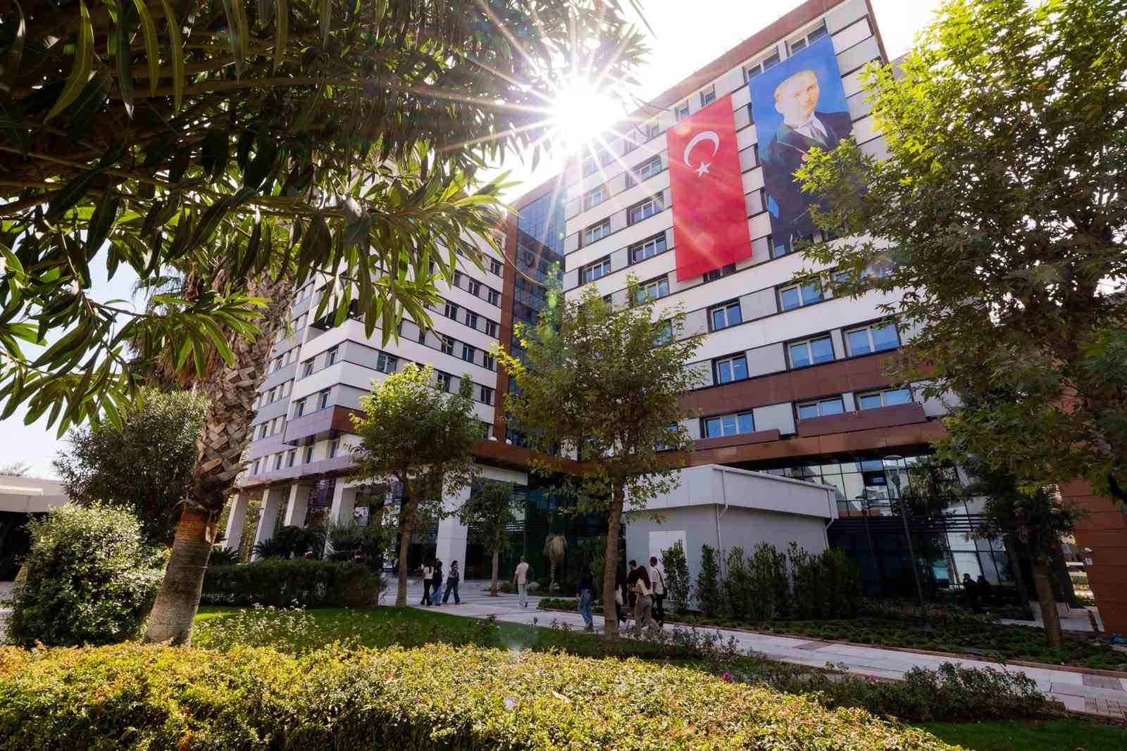 yasar-universitesi-ne-altin-cevre-sertifikasi