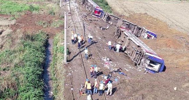 Çorlu'da 25 Kişinin Öldüğü Tren Kazasında Makinistlere Takipsizlik Kararı Verildi