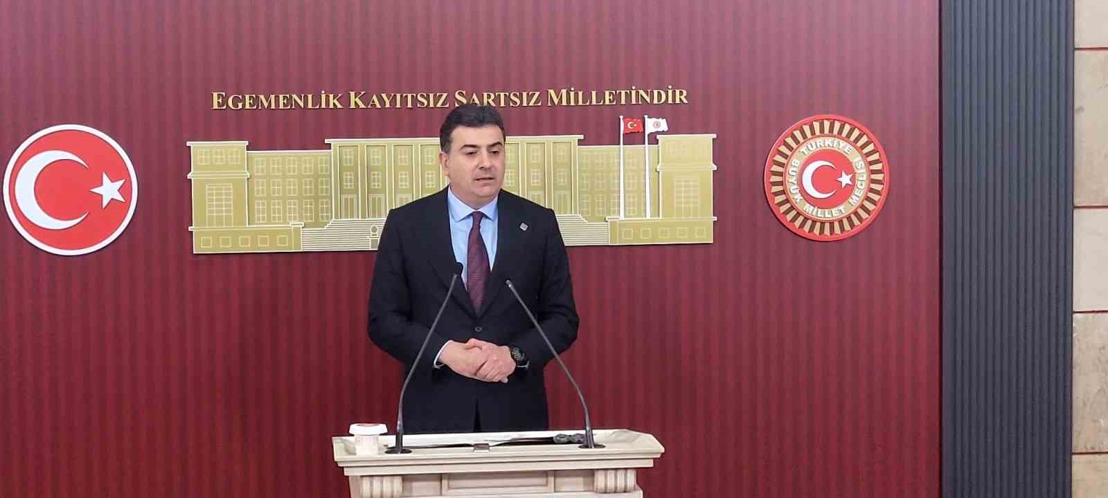 ozgur-ozel-ekibi-meclis-te-grup-toplantisi-israrini-surduruyor