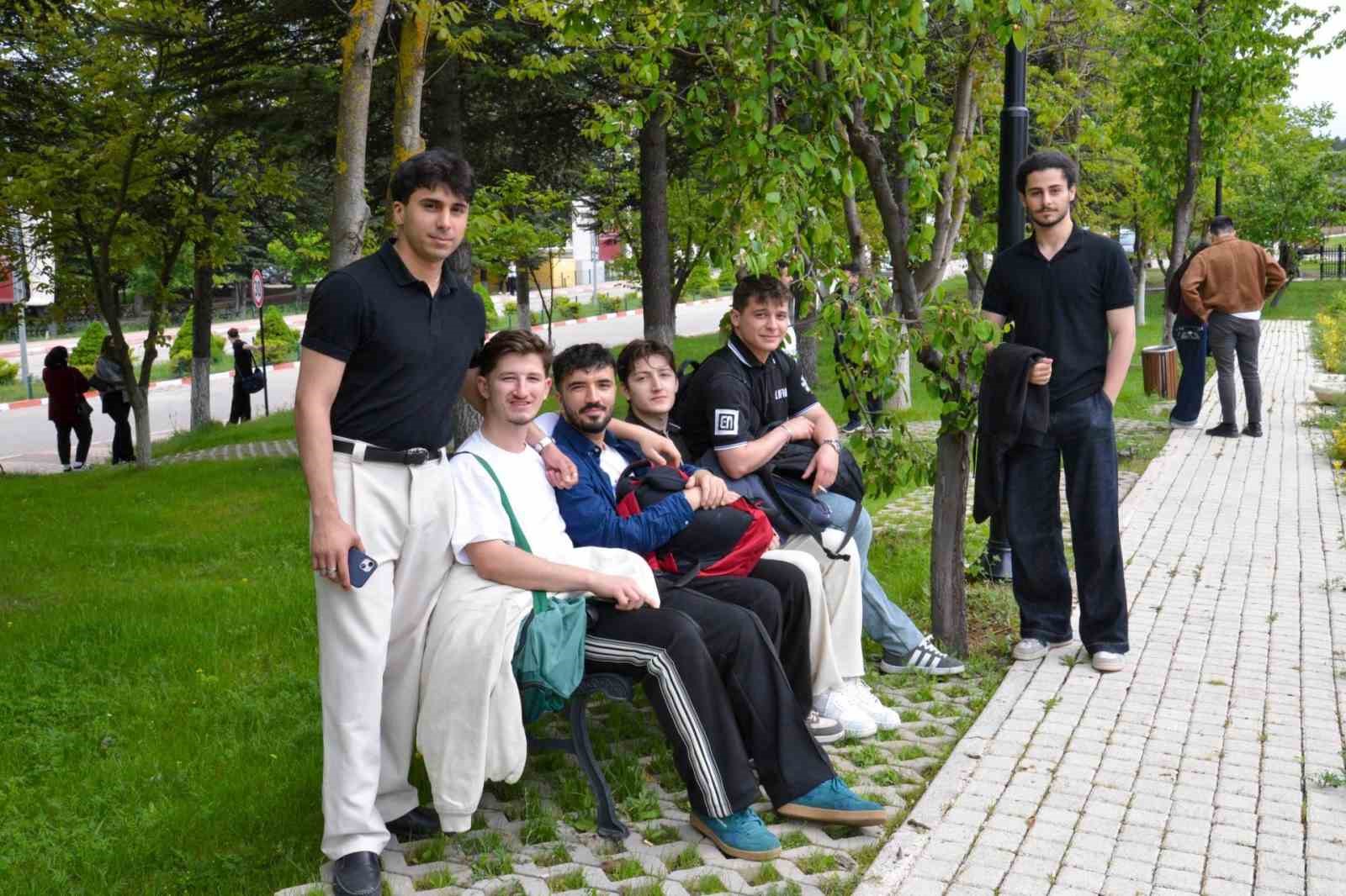 ogrenciler-tarihi-ve-kampus-alanlarini-gezdi