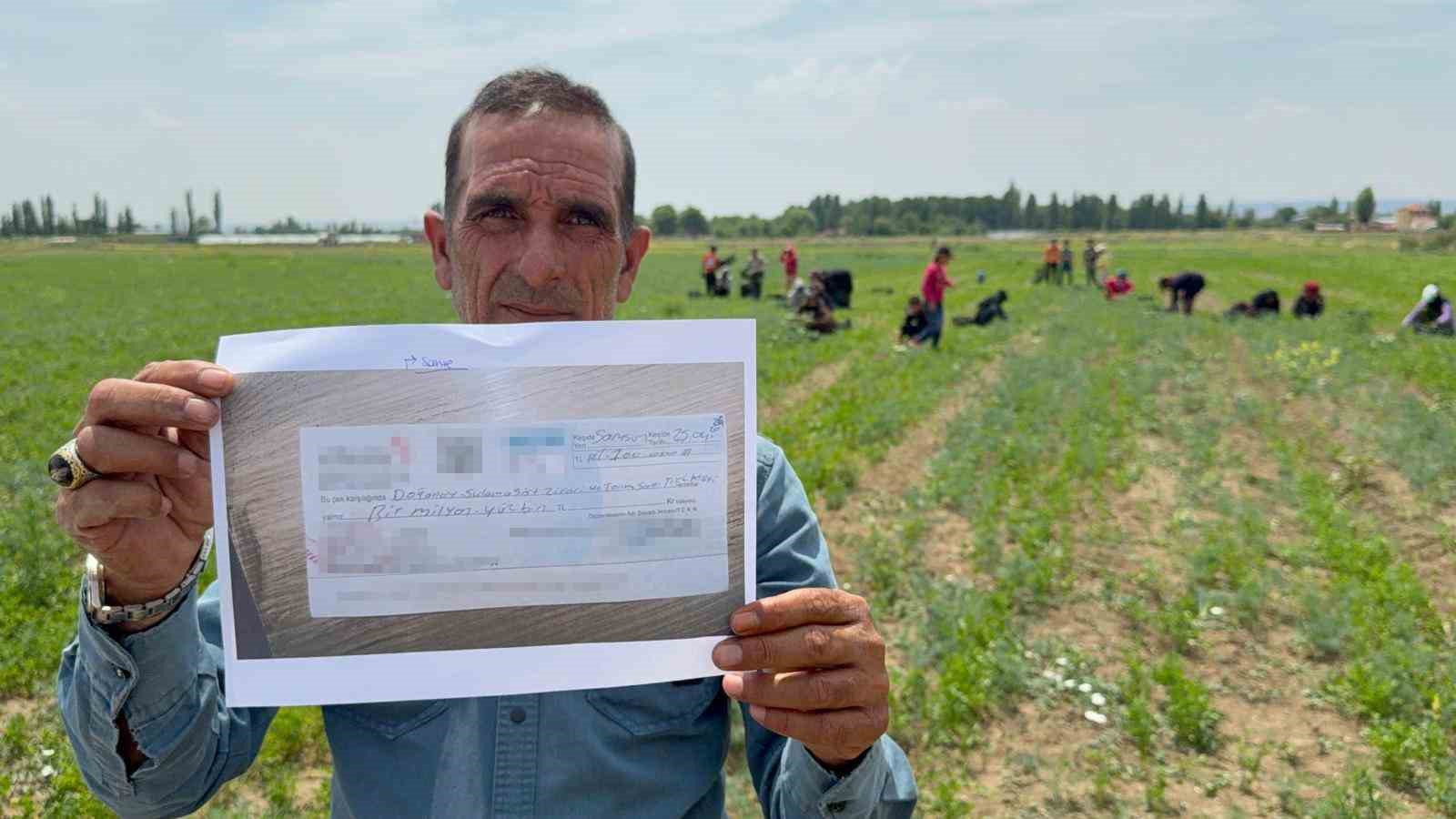 tarla-sahibinin-verdigi-cek-sahte-cikinca-iscilerin-parasini-odemek-icin-aracini-satti