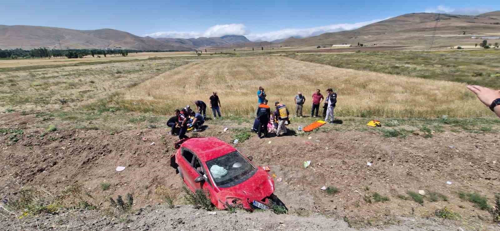bayburt-ta-otomobil-takla-atti-8-kisi-yaralandi