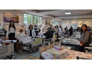 Lise Öğrencileri Diyaliz Hastalarına Moral Verdi