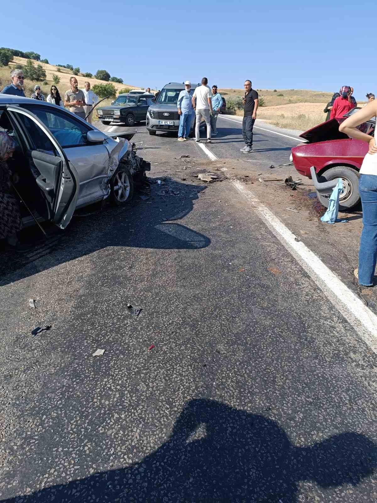 kayseri-de-2-otomobil-carpisti-1-olu-6-yarali