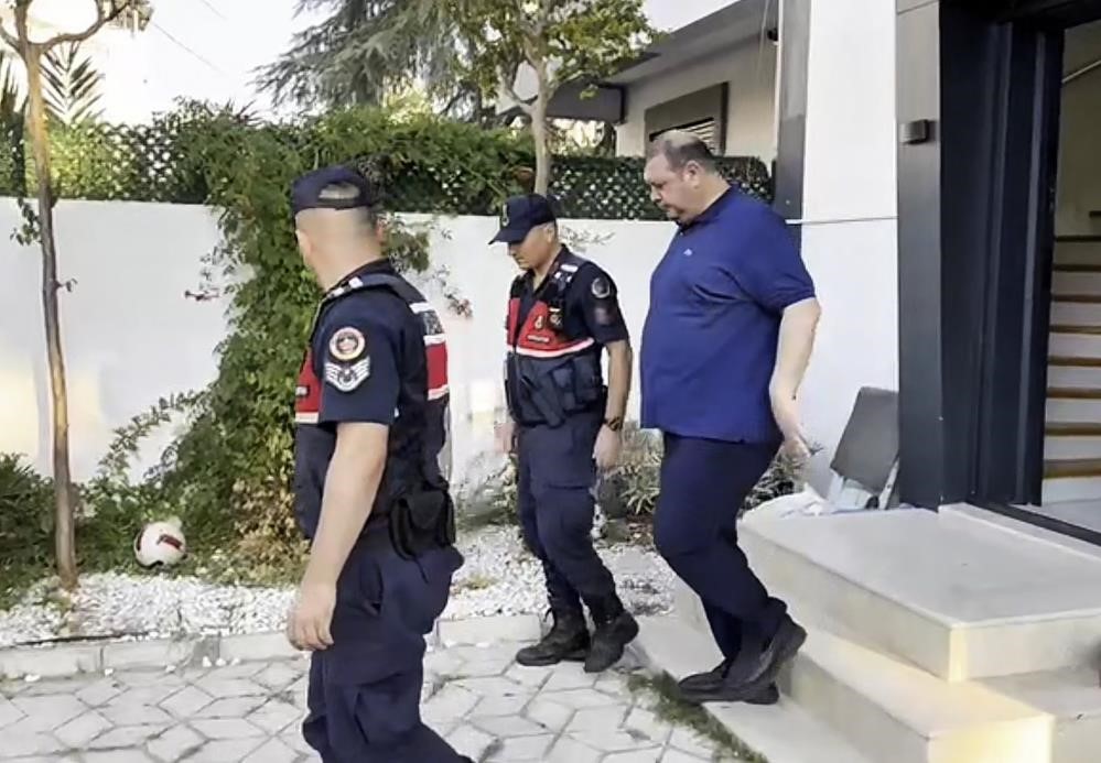menderes-belediye-baskani-ilkay-cicek-tutuklandi