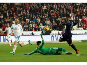 Spor Toto Süper Lig: Antalyaspor: 2 - Mke Ankaragücü: 3 (İlk Yarı)