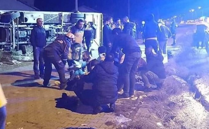 Ankaragücü Taraftarlarını Taşıyan Midibüs Kaza Yaptı: 2 Ölü
