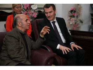 Ak Parti Zeytinburnu Belediye Başkan Adayı Arısoy, Erikli Baba Eğitim Ve Kültür Vakfı’nda Hemşehrileriyle Buluştu