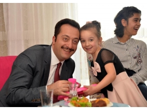 Vali Şentürk Çocuklarla Buluştu