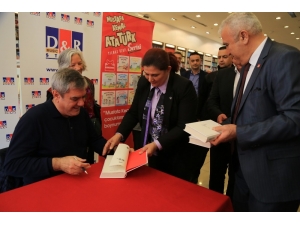 Başkan Çerçioğlu, Yılmaz Özdil’e ’Mustafa Kemal’ Kitabını İmzalattı