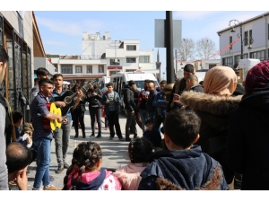 Güneşi Gören Sokak Sanatçıları Sahneye Çıktı