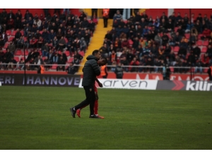 Spor Toto Süper Lig: İstikbal Mobilya Kayserispor: 0 - Beşiktaş: 1 (İlk Yarı)